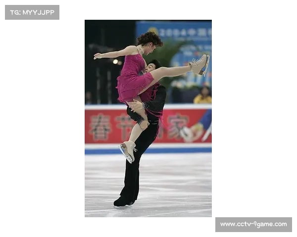 “中国杯冰舞短节目:美国组合乔克-贝茨韵律舞领先东道主”